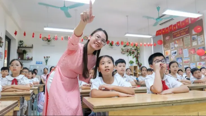 Sẽ dạy tiếng Anh bắt buộc từ lớp 1